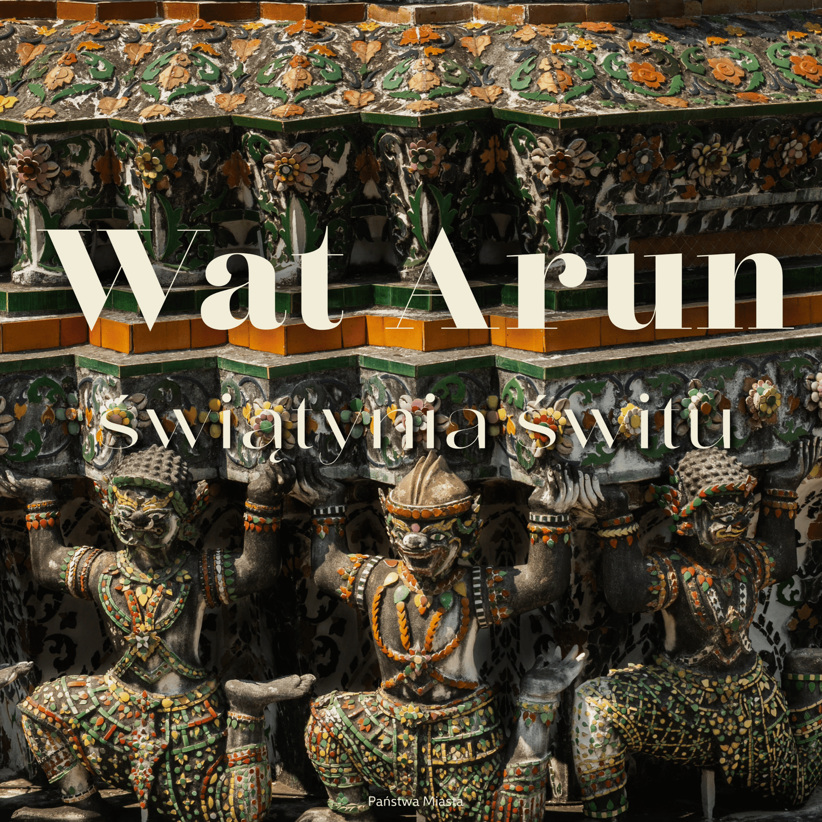 Porcelanowe i ceramiczne zdobienia na prangu świątyni Wat Arun w Bangkoku