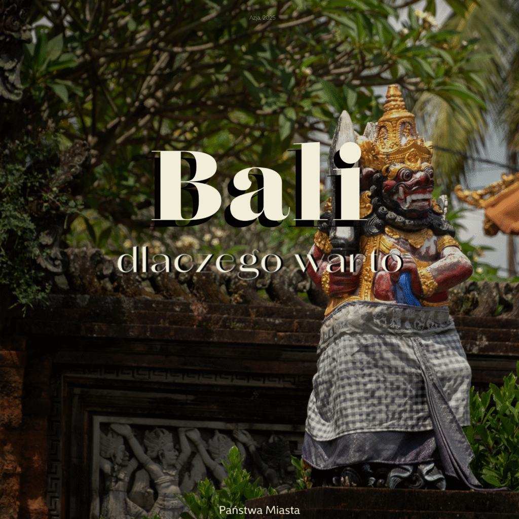 Tradycyjna rzeźba demona w świątyni w Ubud, Bali, Indonezja