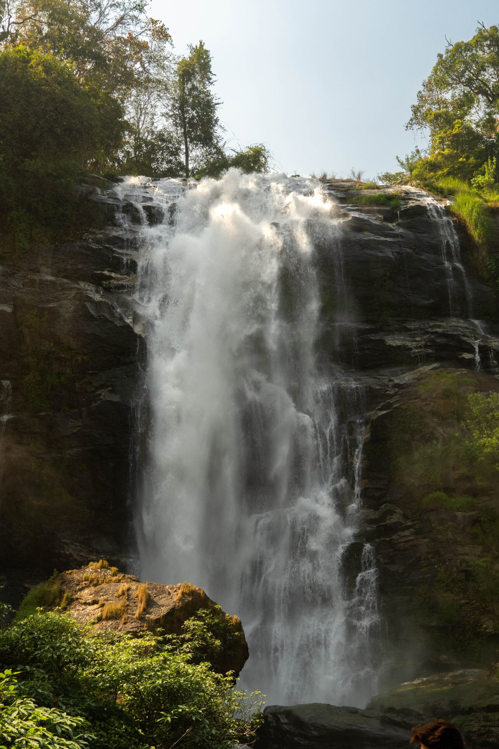 Wachirathan Waterfall w parku narodowym Doi Inthanon, Tajlandia